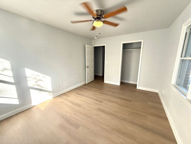 Building Photo - 428 Roanoke St E