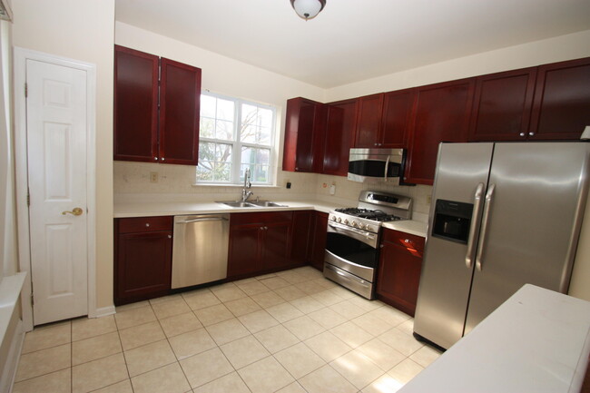Building Photo - 86 Banyan Blvd