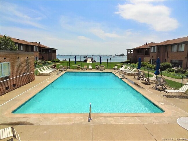 Building Photo - 350 Grovers Ave