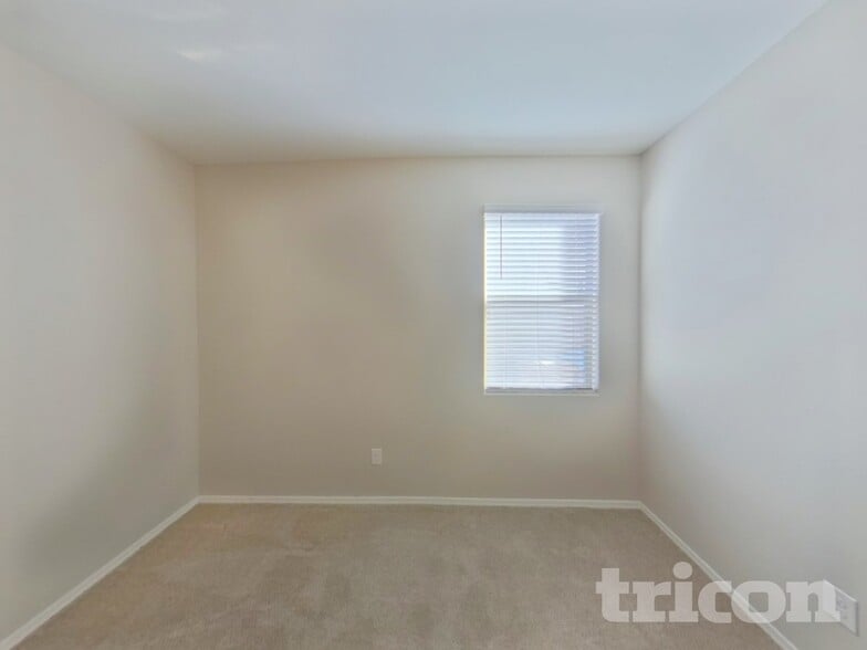 Building Photo - 31074 W Amelia Ave