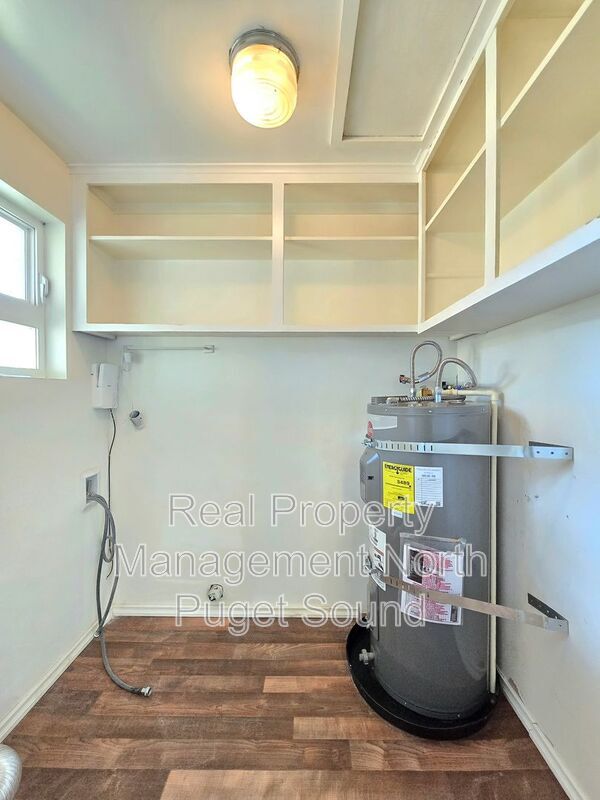 Building Photo - 1713 1st St