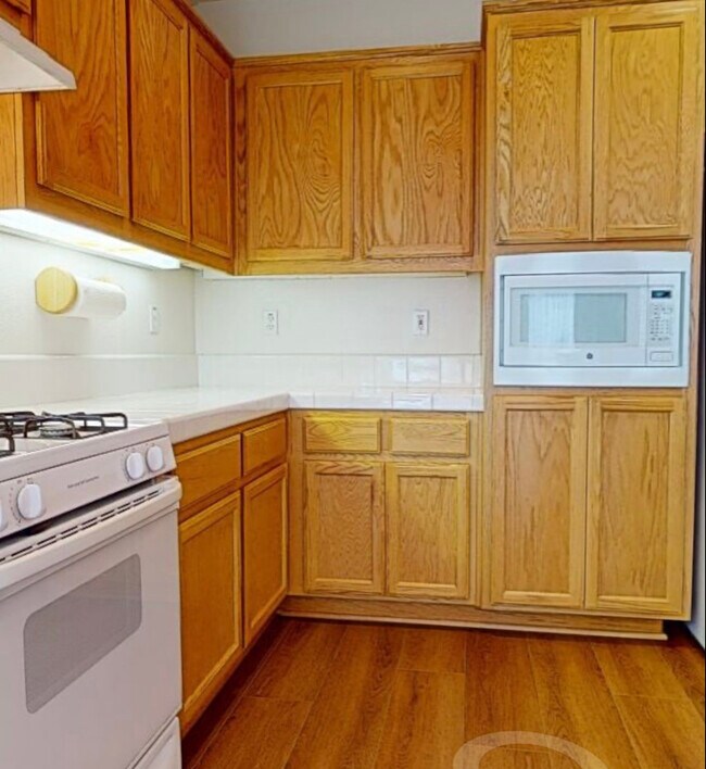 Building Photo - 596 Eskaton Cir