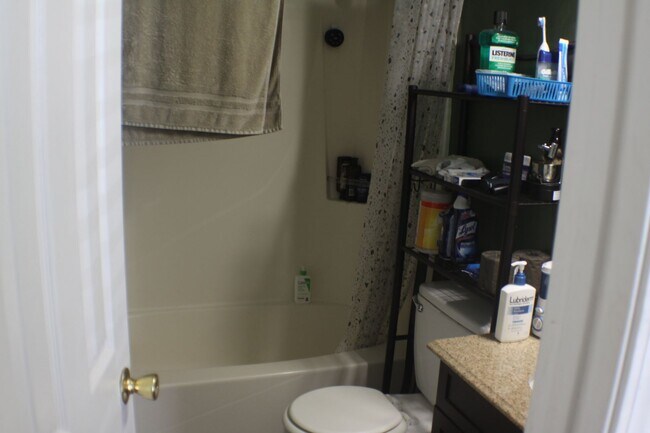 Building Photo - 2 Bedroom Apartments/Townhomes in Five Poi...