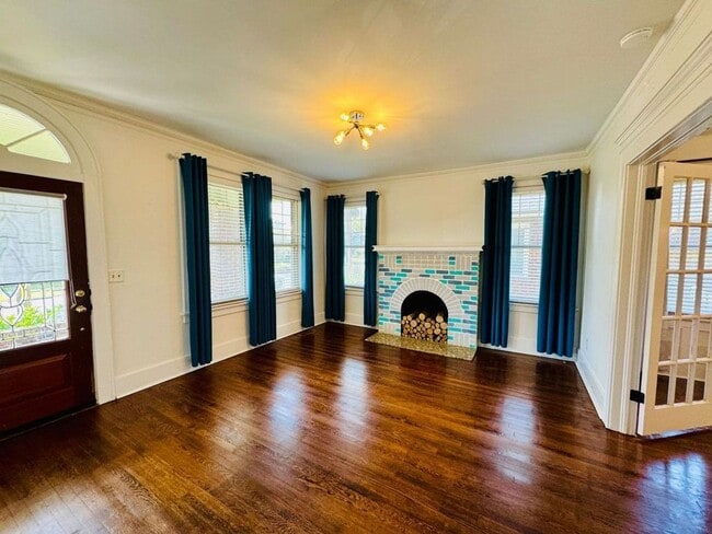 Building Photo - Available this Summer!! Beautiful 3 bed, 2 bath home located in Ardsley Park in Savannah, Ga!!