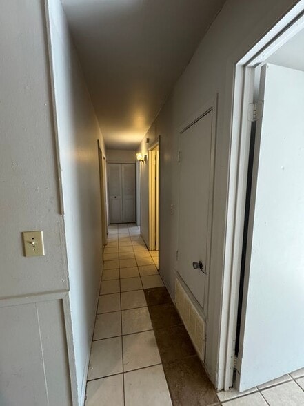 Building Photo - 9131 Port Hudson Dr