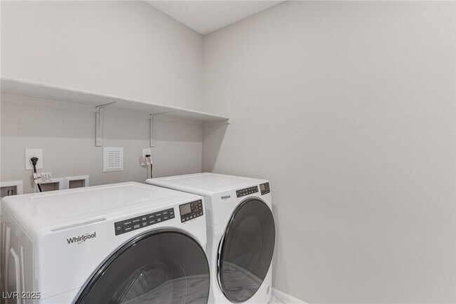 Building Photo - 9539 Wayfarer Seek Ct