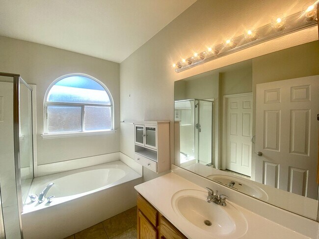 Building Photo - Amazing home with Garage and Backyard 3/2 ...