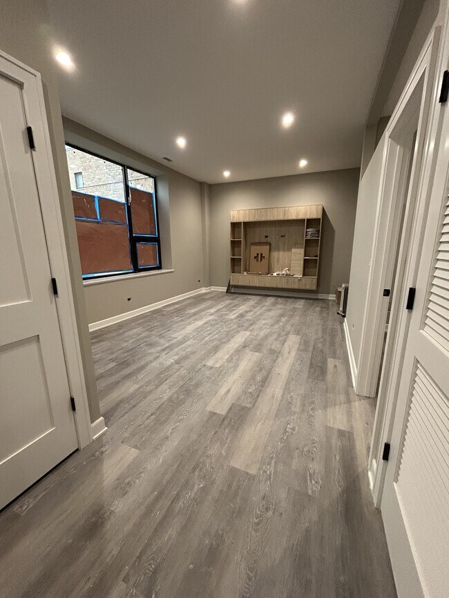 Building Photo - 5912 N Nashotah Ave