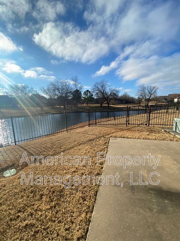 Building Photo - 10343 N 139th E Ave