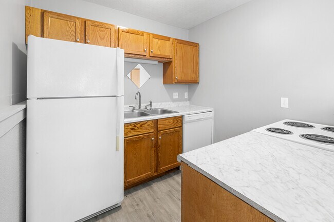 Building Photo - 715 ManApart