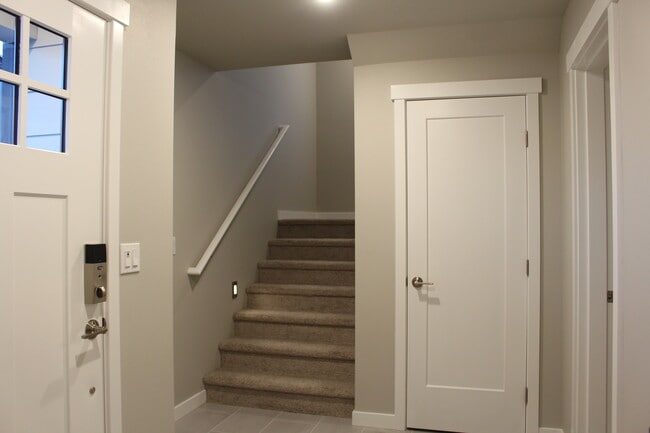 Building Photo - 10103 16th Pl SE