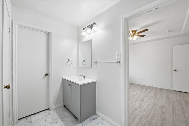 Building Photo - 1746 Glencairn Ln