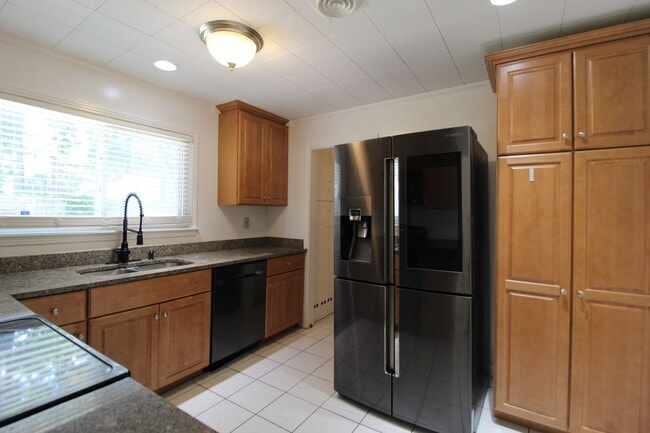 Building Photo - 2 Bedroom 1 Bath Home In Prairie Village
