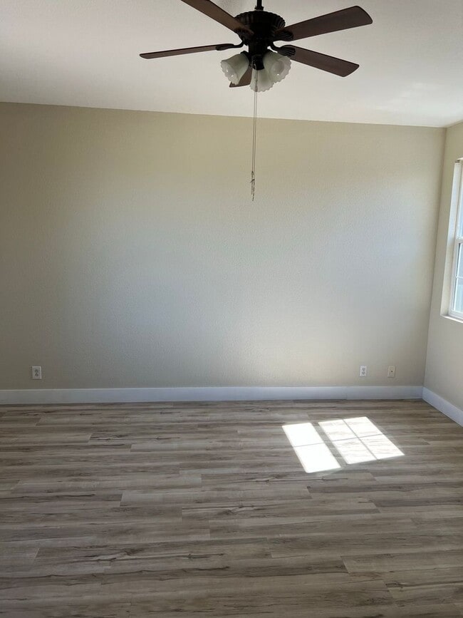 Building Photo - Move in Special $200.00 off first month's ...
