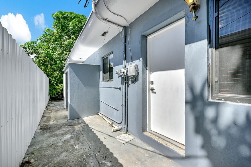 Building Photo - 6430 NE 1st Ct