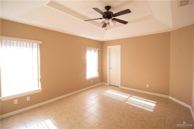 Building Photo - 11 Fawn Cir