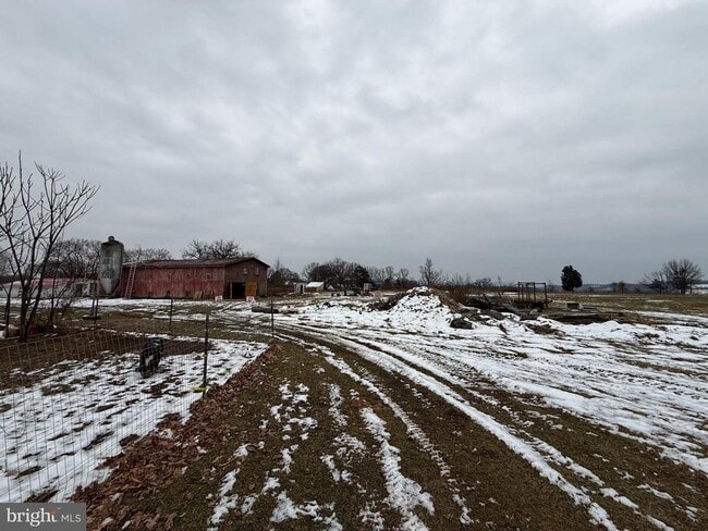 Building Photo - 937 Main St