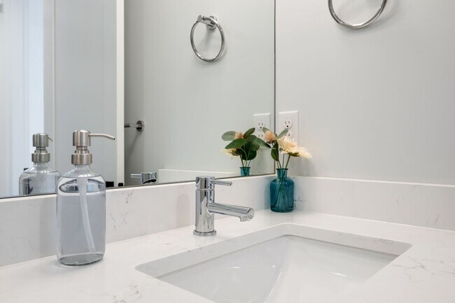 Building Photo - 5300 NE 67th St