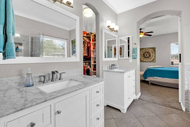 Building Photo - Stylish Home with Loft, Den, Great Room & ...