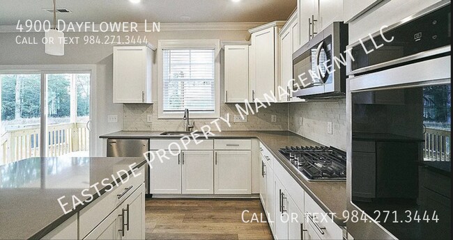 Building Photo - 4900 Dayflower Ln