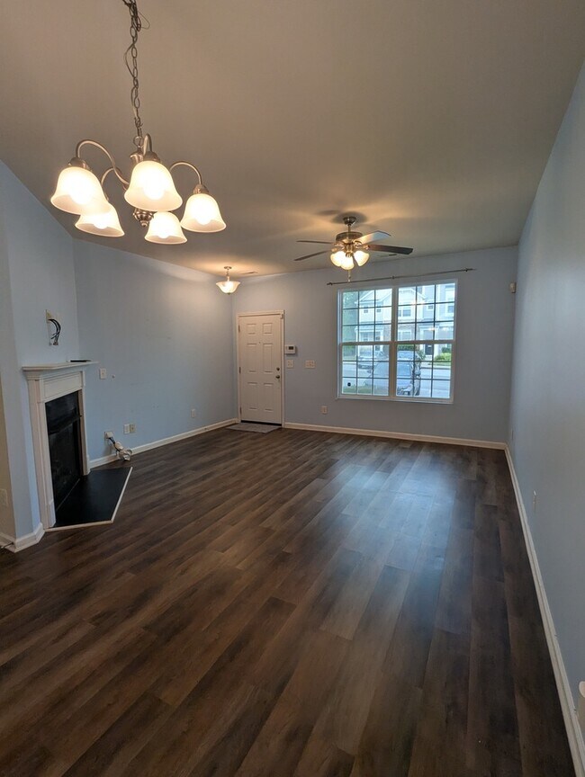 Building Photo - Charming 3-Story Townhome in Shiloh Grove