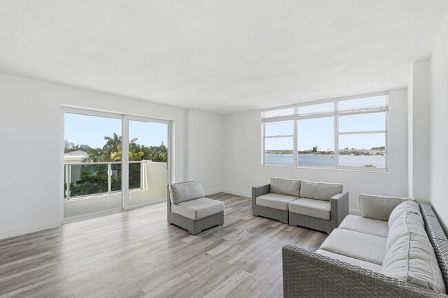 Building Photo - 2800 N Flagler Dr