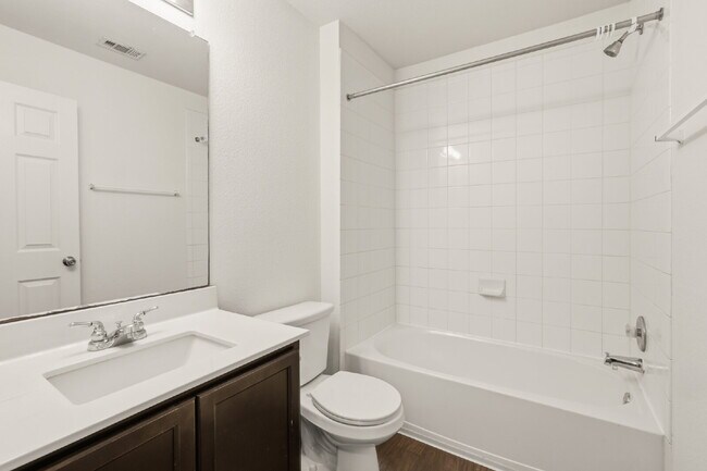 Building Photo - 4 Bed, No Carpet Home in Kyle, Available for Immediate Move-In
