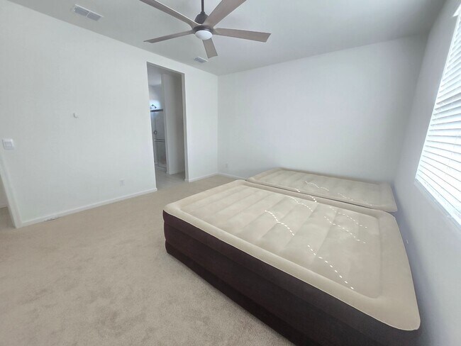 Building Photo - New Build 4 bed/3 Bath Home