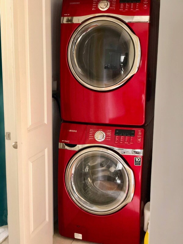 Building Photo - 17 The Strand