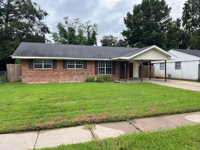 Building Photo - 104 Sorority Dr