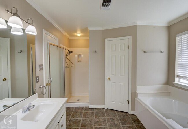 Building Photo - 5806 Hollyhock Ln