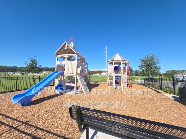 Building Photo - 33409 Country House Dr