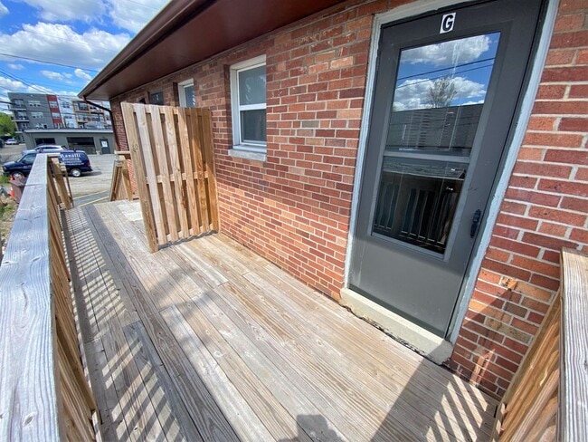 Building Photo - 1 Bedroom - Grandview Area