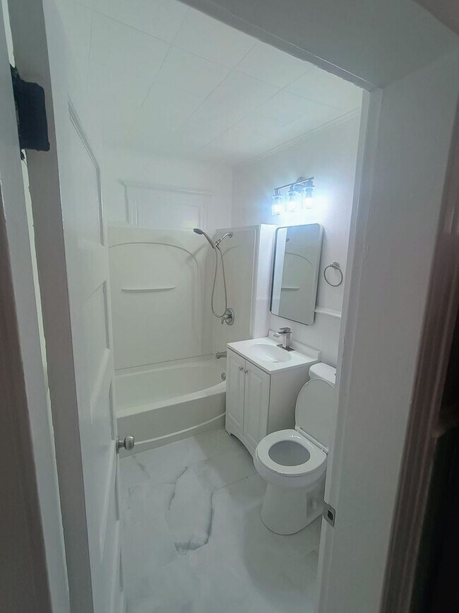 Building Photo - 152 Turner Ave