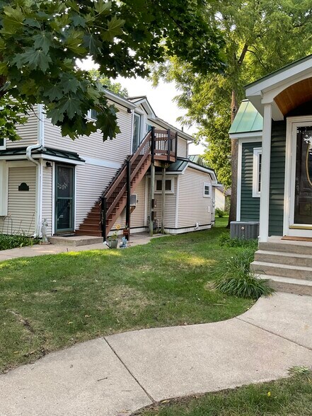 Entryway outside - 2121 Cameron Ave