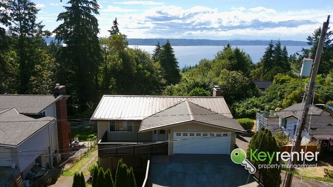 Building Photo - Versatile 5 Bedroom Retreat with Office and Outdoor Living in Burien