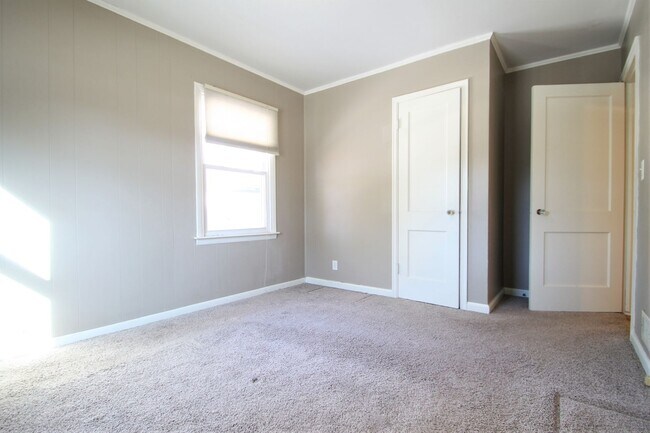 Building Photo - 3 Bedroom / 2 Bath Home! | Omaha, Ne