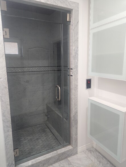 Building Photo - 3115 Hollycrest Dr