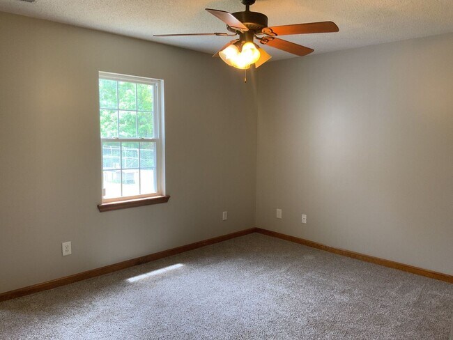 Building Photo - 110 Littleleaf Ct