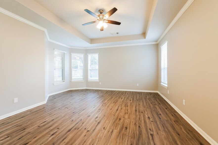 Building Photo - 20868 Bentwood Oaks Dr