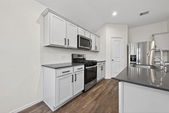 Building Photo - 11933 Summer Oak Trl