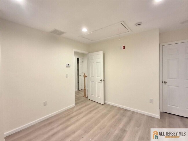 Building Photo - 49 Hillside Ave