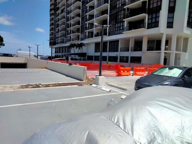 Building Photo - 1865 Brickell Ave