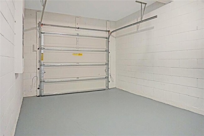 Building Photo - 355 Highcrest Rd