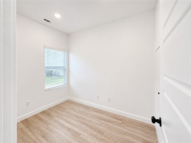 Building Photo - 1031 Boardwalk Ave