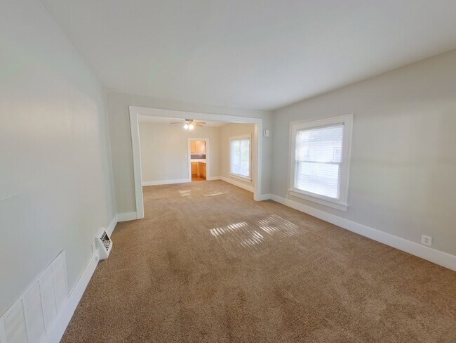 Building Photo - 322 N Spruce St