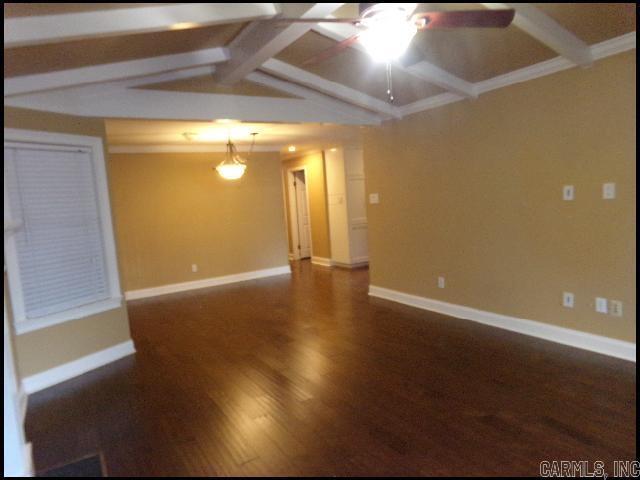 Building Photo - 122 Pin Oak Cove