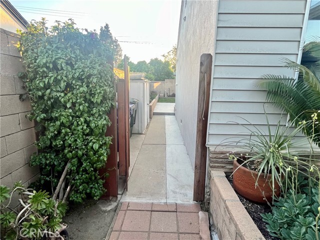 Building Photo - 1529 N Miramonte Ave