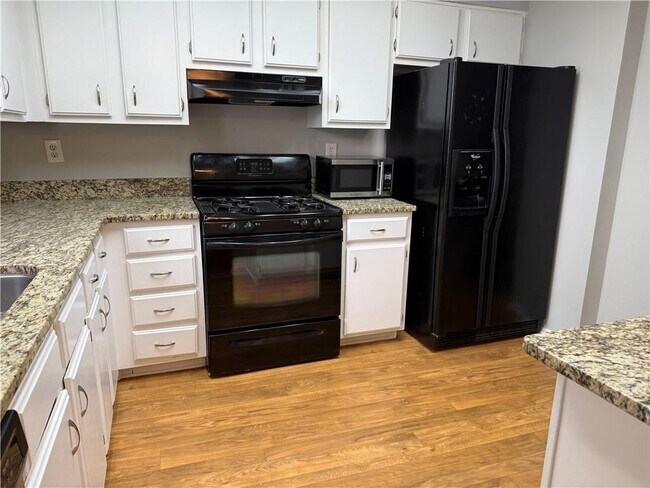 Building Photo - 805 Wedgewood Way