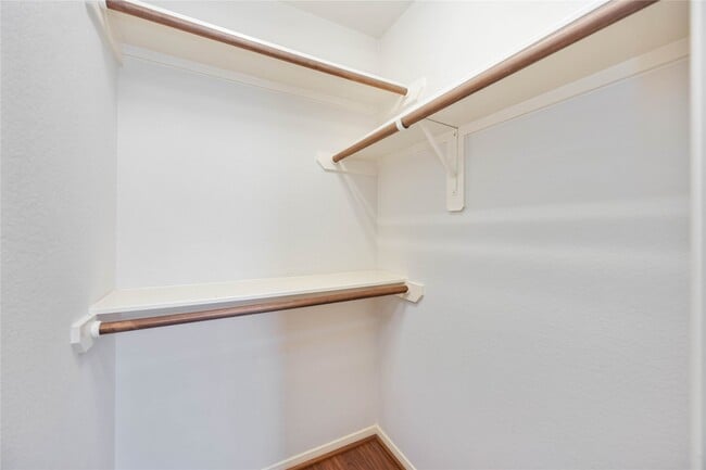 Building Photo - 3008 Clearview Cir